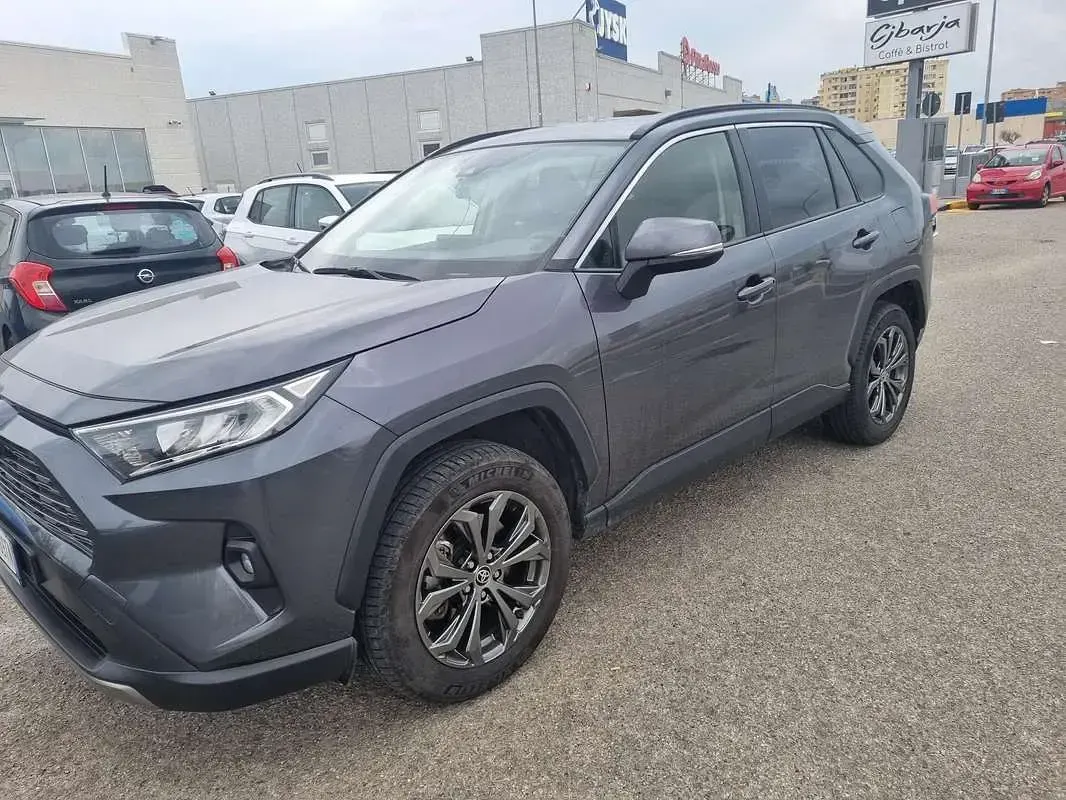 Usata Toyota RAV4 Hybrid Style 218 CV (160 kW) 2022 Grigio SUV