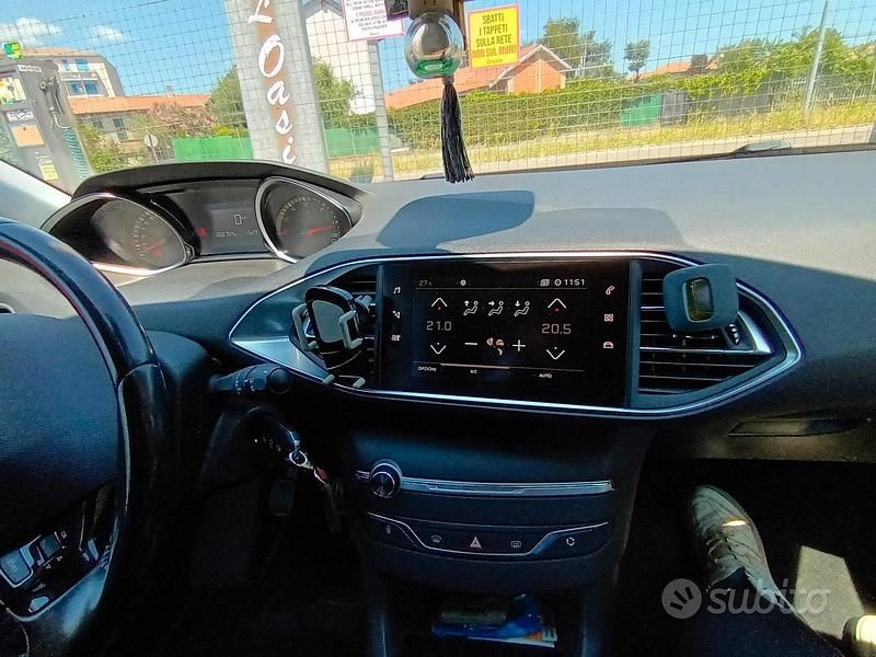 Occasion Peugeot 308 SW 131 ch (96 kW) 2018 Gris Break