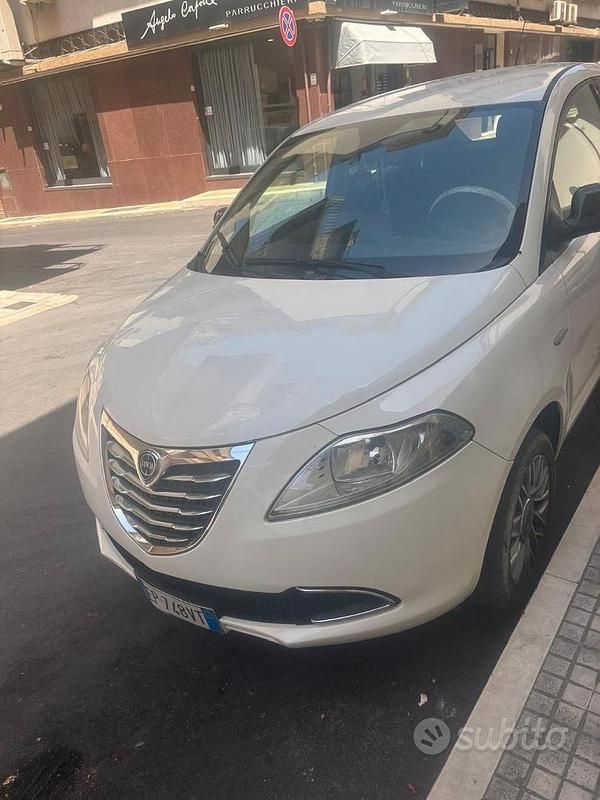 Bianco Usata 2013 Lancia Ypsilon Due volumi | 4500 € - Immagine 1/4