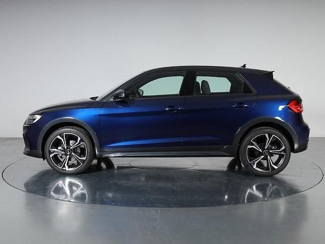 Usata Audi A1 Ambiente 116 CV (85 kW) 2025 Blu navarra metallizzato grigio manhatta Berlina