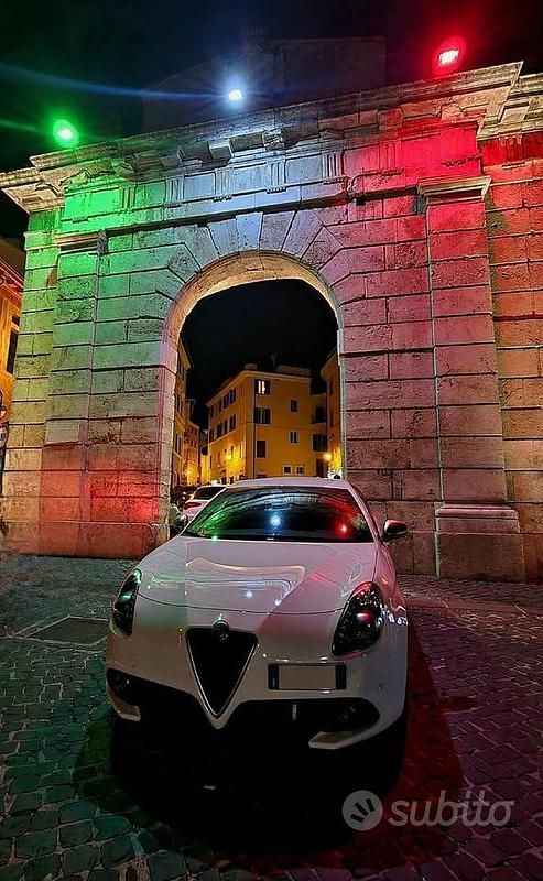 Bianco Usata 2018 Alfa Romeo Giulietta Super Tre volumi | 14.000 € (Cara) - Immagine 1/4