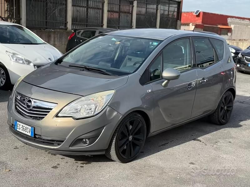 Usata Opel Meriva Cosmo 101 CV (74 kW) 2011 Grigio Monovolume