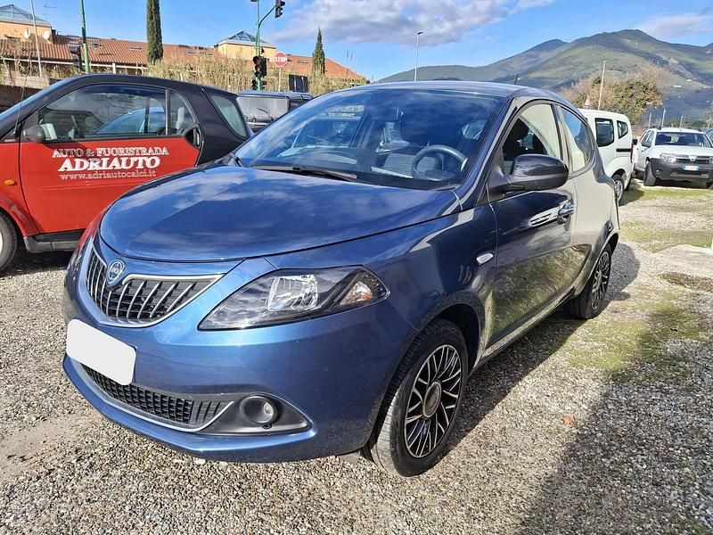 Usata Lancia Ypsilon 69 CV (50 kW) 2024 Blu Utilitaria