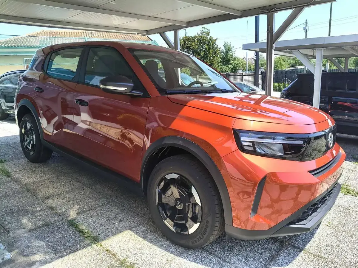 Nuova Opel Frontera Edition 145 CV (106 kW) 2026 Canyon orange SUV