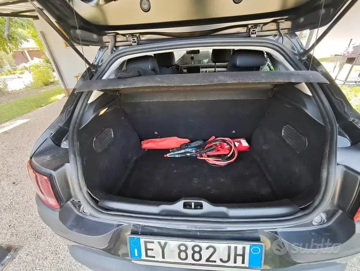 Usata Citroën C4 Cactus 99 CV (72 kW) 2015 Nero Utilitaria