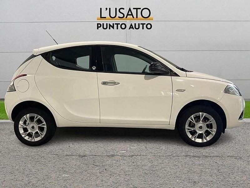 Usata Lancia Ypsilon Gold 85 CV (62 kW) 2016 Bianco Utilitaria