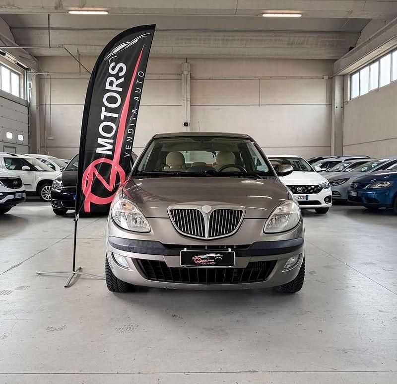 Usata Lancia Ypsilon 70 CV (51 kW) 2005 Grigio Utilitaria