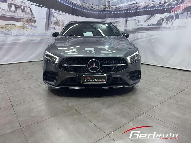 Grigio Usata 2022 Mercedes A180 Premium Tre volumi | 28.499 € (Buon prezzo) - Immagine 1/4