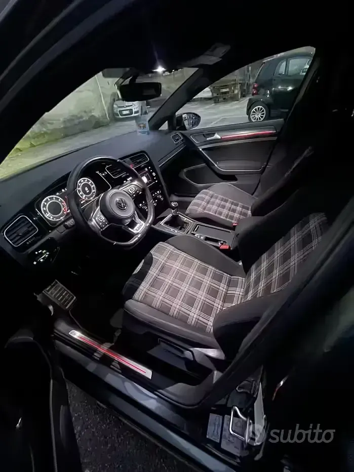 Usata VW Golf VIII GTI 245 CV (180 kW) 2022 Grigio Berlina
