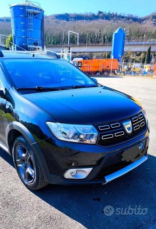 Usata Dacia Sandero Stepway 90 CV (66 kW) 2017 Nero Utilitaria