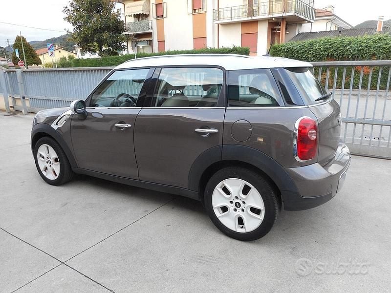 Usata Mini Cooper Countryman 122 CV (89 kW) 2011 Marrone SUV