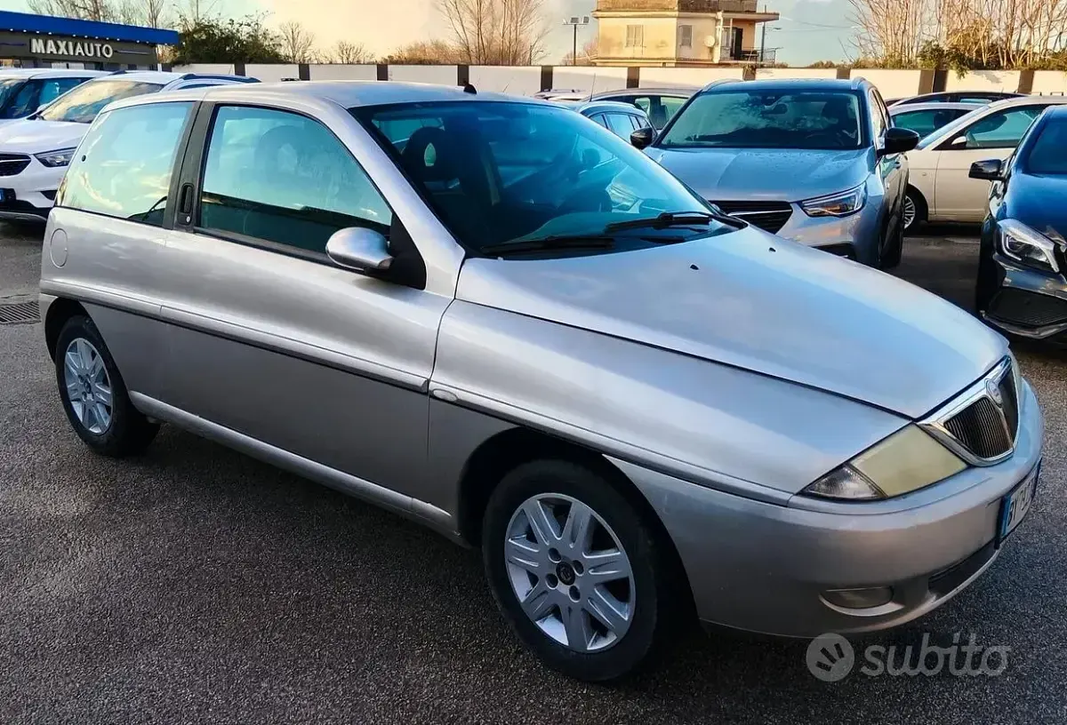 Begagnad Lancia Ypsilon 80 HK (58 kW) 2002 Grå Halvkombi