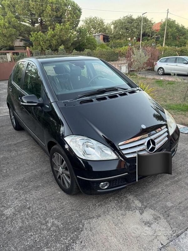Nero Usata 2011 Mercedes A180 Due volumi | 4500 € (Molto cara) - Immagine 1/4