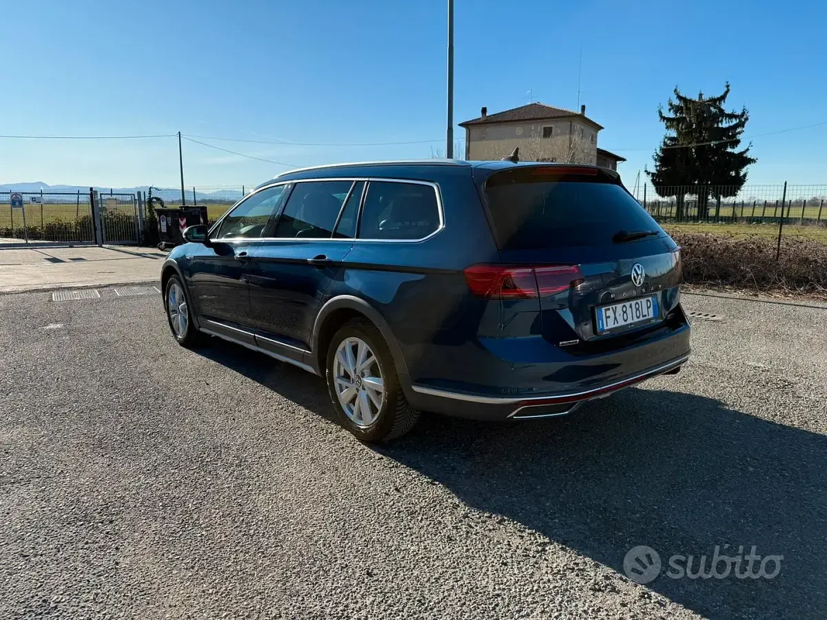 Usata VW Passat 190 CV (139 kW) 2019 Blu Station wagon
