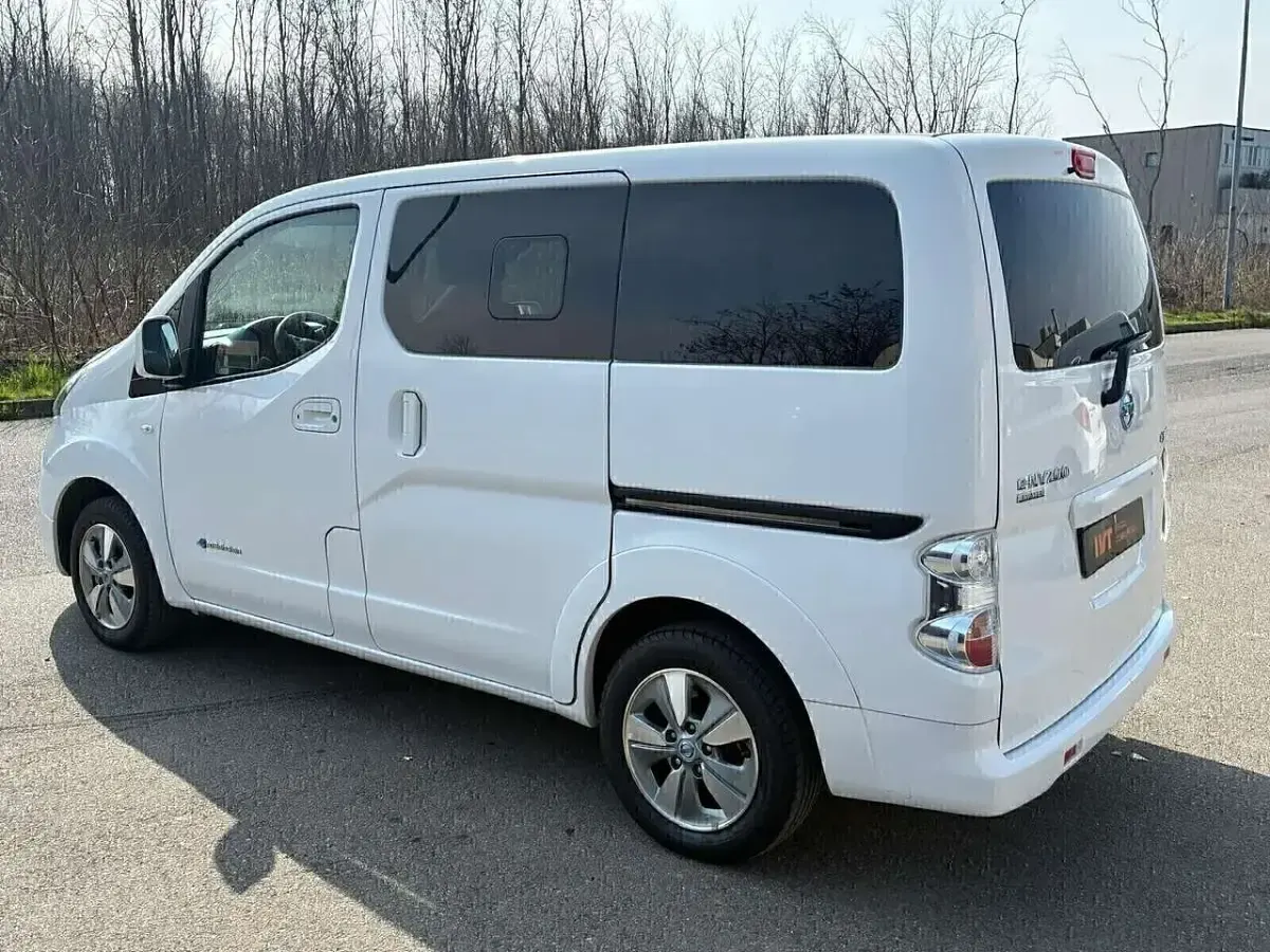 Usata Nissan e-NV200 80 kW (109 CV) 2021 Bianco Monovolume