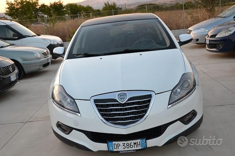 Usado Lancia Delta 165 CV (121 kW) 2008 Blanco Utilitario
