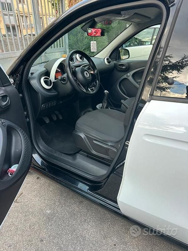 Usata Smart ForFour 71 CV (52 kW) 2020 Bianco Utilitaria