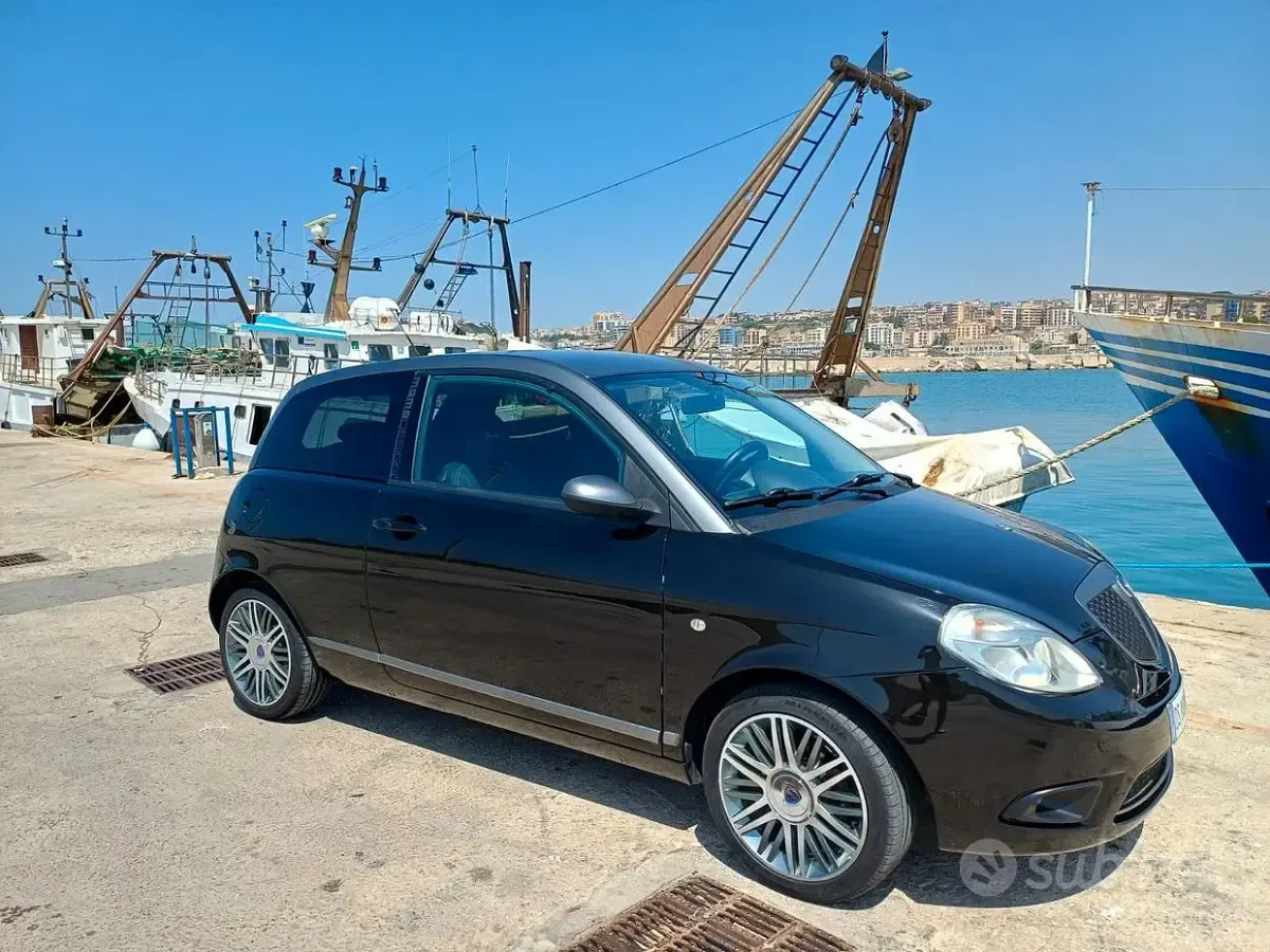Usata Lancia Ypsilon 90 CV (66 kW) 2008 Nero Utilitaria
