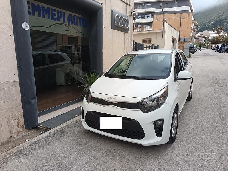 Begagnad Kia Picanto Urban 67 HK (49 kW) 2024 Vit Halvkombi