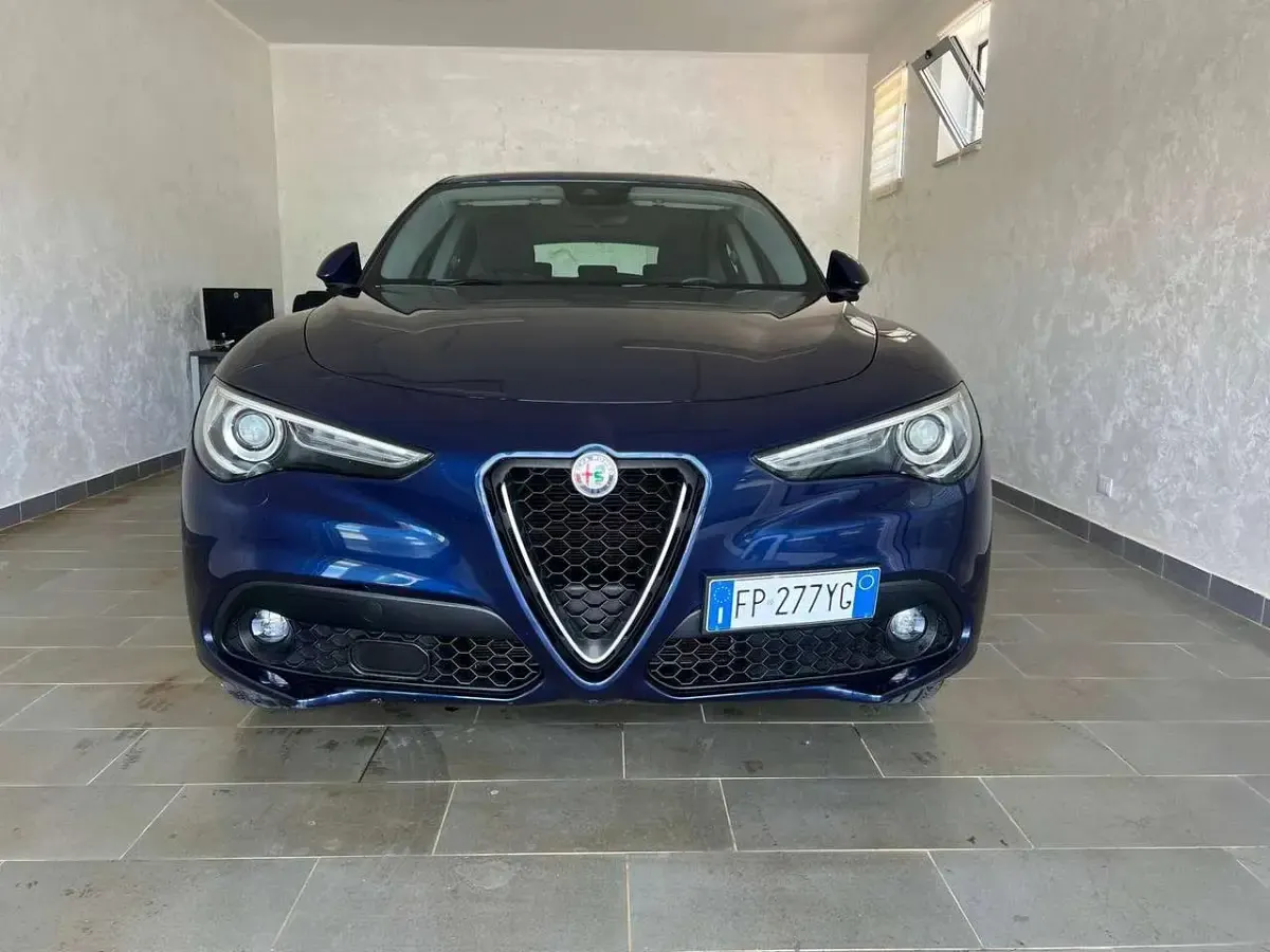 Usata Alfa Romeo Stelvio Executive 179 CV (131 kW) 2018 Blu/azzurro SUV