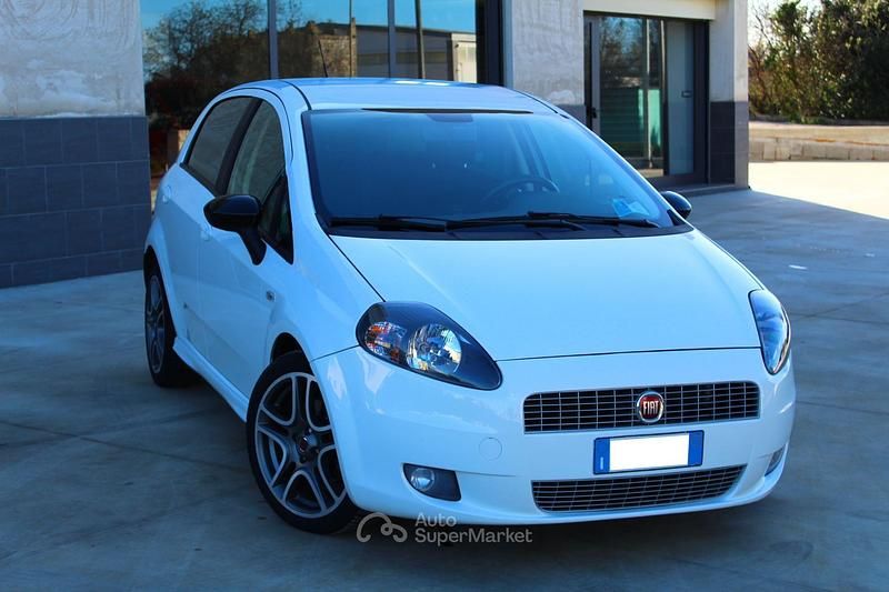 Usata Fiat Grande Punto Emotion 90 CV (66 kW) 2009 Bianco Utilitaria