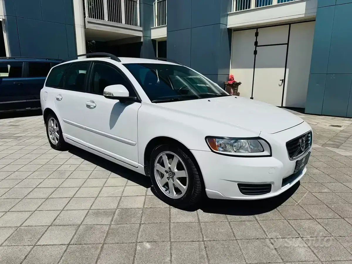 Usata Volvo V50 101 CV (74 kW) 2011 Bianco Station wagon