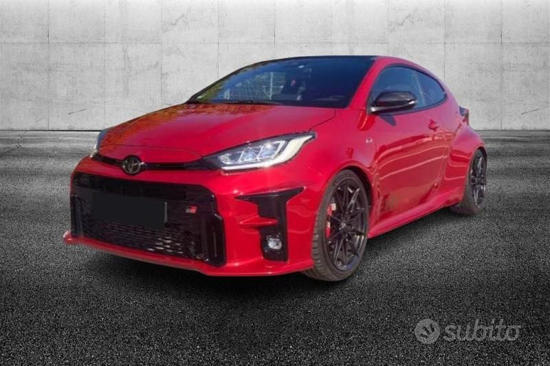 Rosso Usata 2020 Toyota Yaris Due volumi | 38.950 € (Cara) - Immagine 1/4