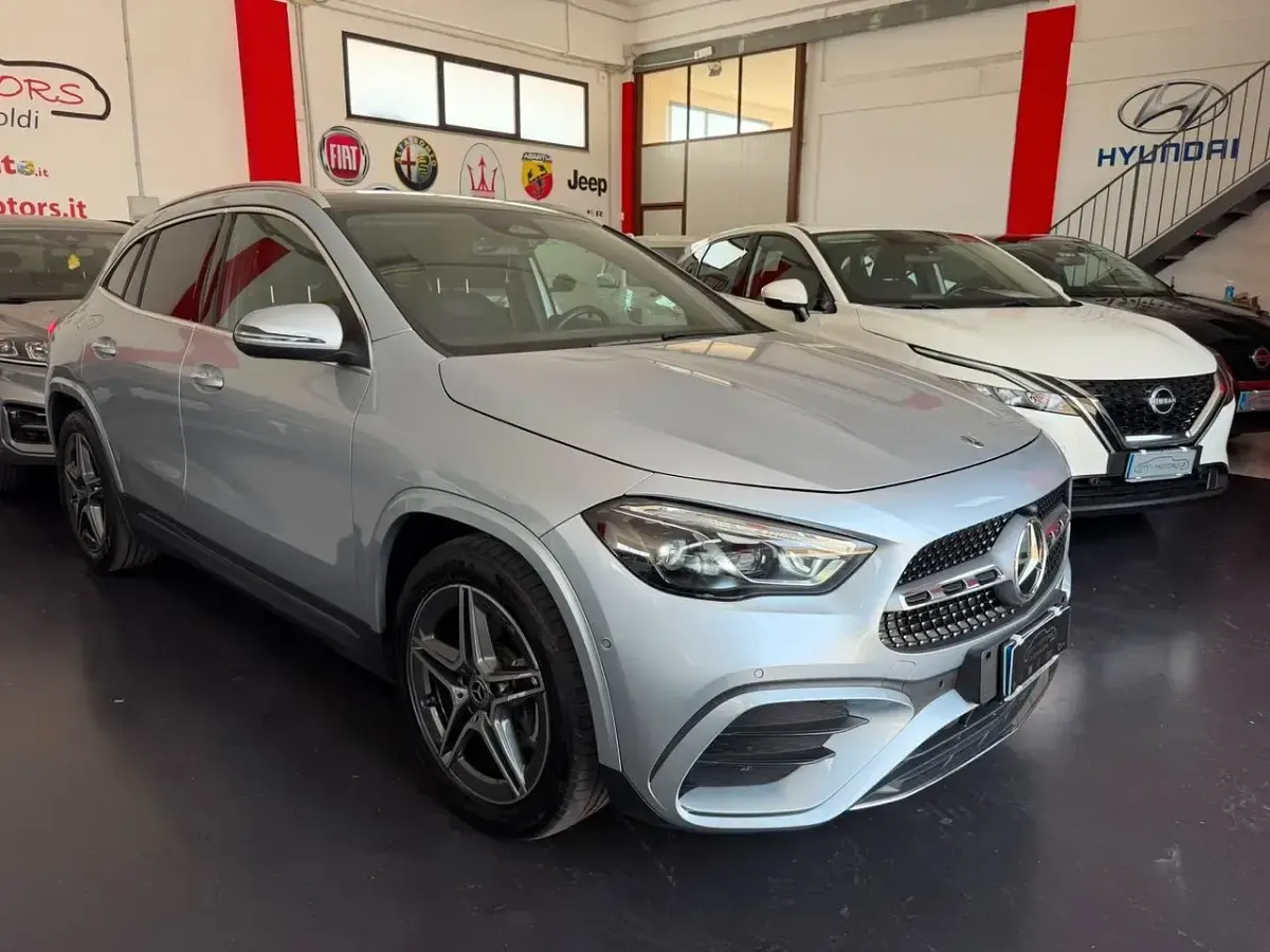 Usata Mercedes GLA200 AMG Line Premium Plus 150 CV (110 kW) 2024 Argento SUV