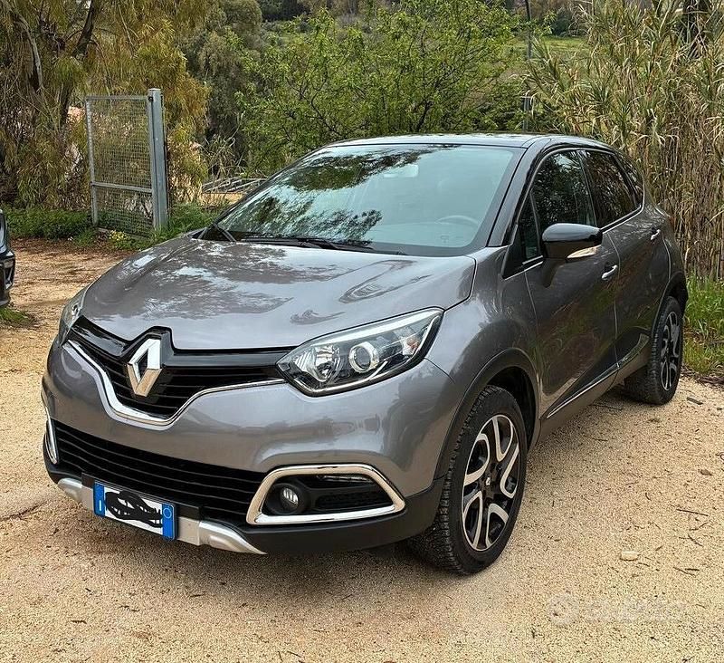 Usata Renault Captur Intens 90 CV (66 kW) 2016 Grigio SUV