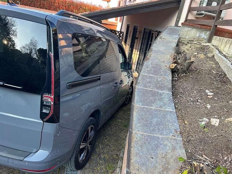 Usata VW Caddy Style 122 CV (89 kW) 2023 Blu/azzurro Monovolume