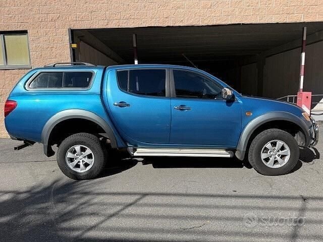 Usata Mitsubishi L200 Invite 136 CV (100 kW) 2008 Blu Pick-up