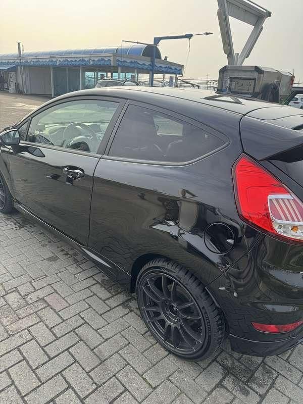 Usata Ford Fiesta ST 182 CV (133 kW) 2017 Berlina