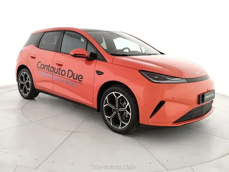 Nuova BYD Dolphin Comfort 155 kW (212 CV) 2026 Orange sunset Utilitaria