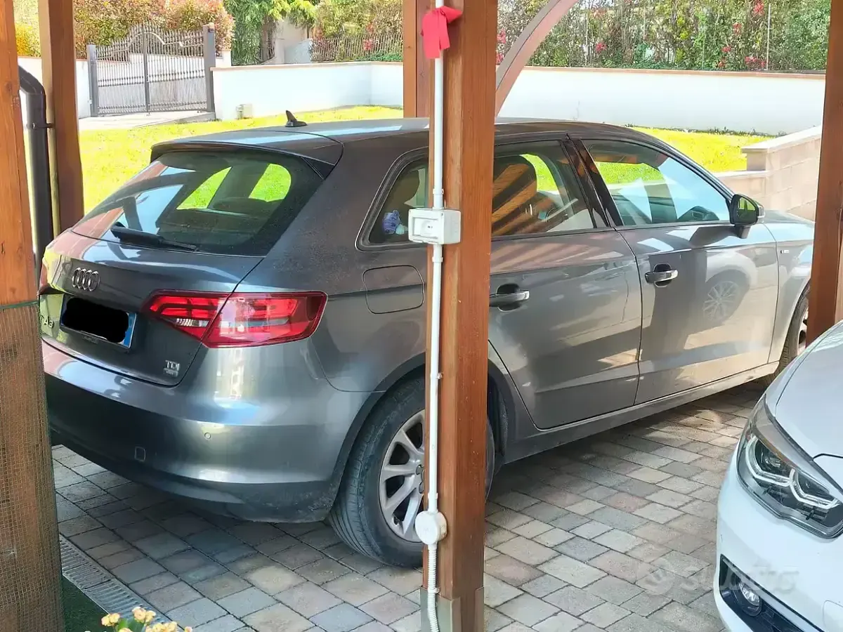 Usata Audi A3 Attraction 105 CV (77 kW) 2015 Grigio Berlina