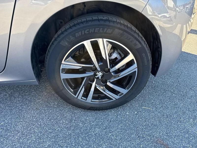 Usata Peugeot 208 Allure 101 CV (74 kW) 2022 Grigio Utilitaria