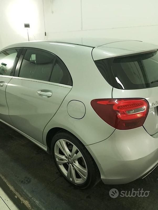 Usata Mercedes A200 136 CV (100 kW) 2017 Grigio Berlina