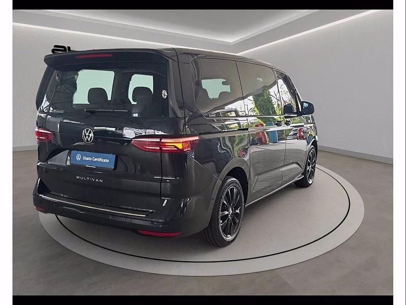 Usata VW Multivan Style 150 CV (110 kW) 2023 Nero perla Monovolume