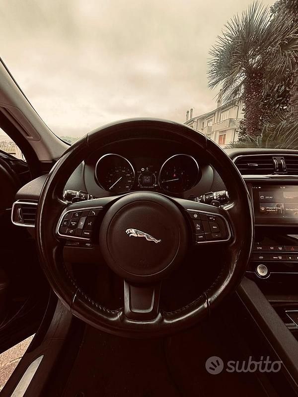Usata Jaguar F-Pace Prestige 180 CV (132 kW) 2018 Nero SUV