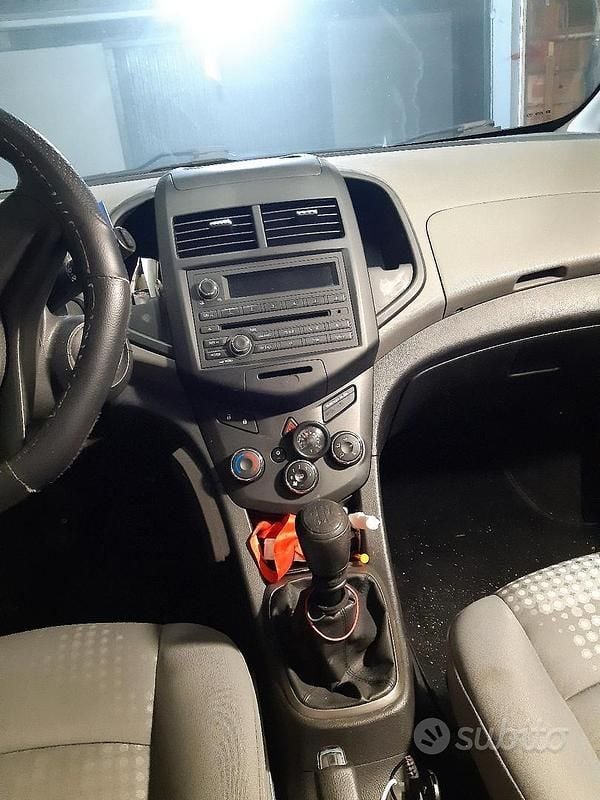 Usata Chevrolet Aveo 86 CV (63 kW) 2012 Bianco Utilitaria