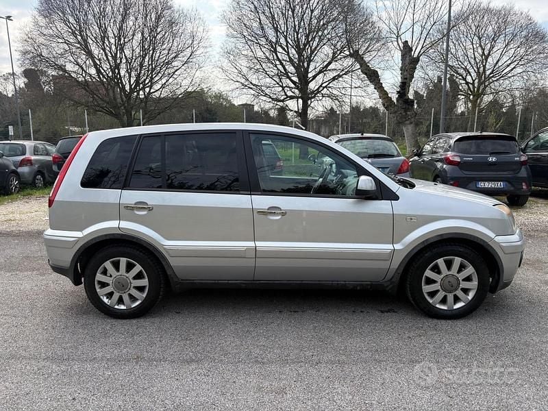 Usata Ford Fusion 80 CV (58 kW) 2010 Grigio Utilitaria