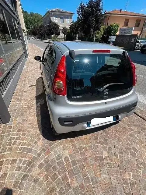 Usata Peugeot 107 68 CV (50 kW) 2010 Grigio Utilitaria