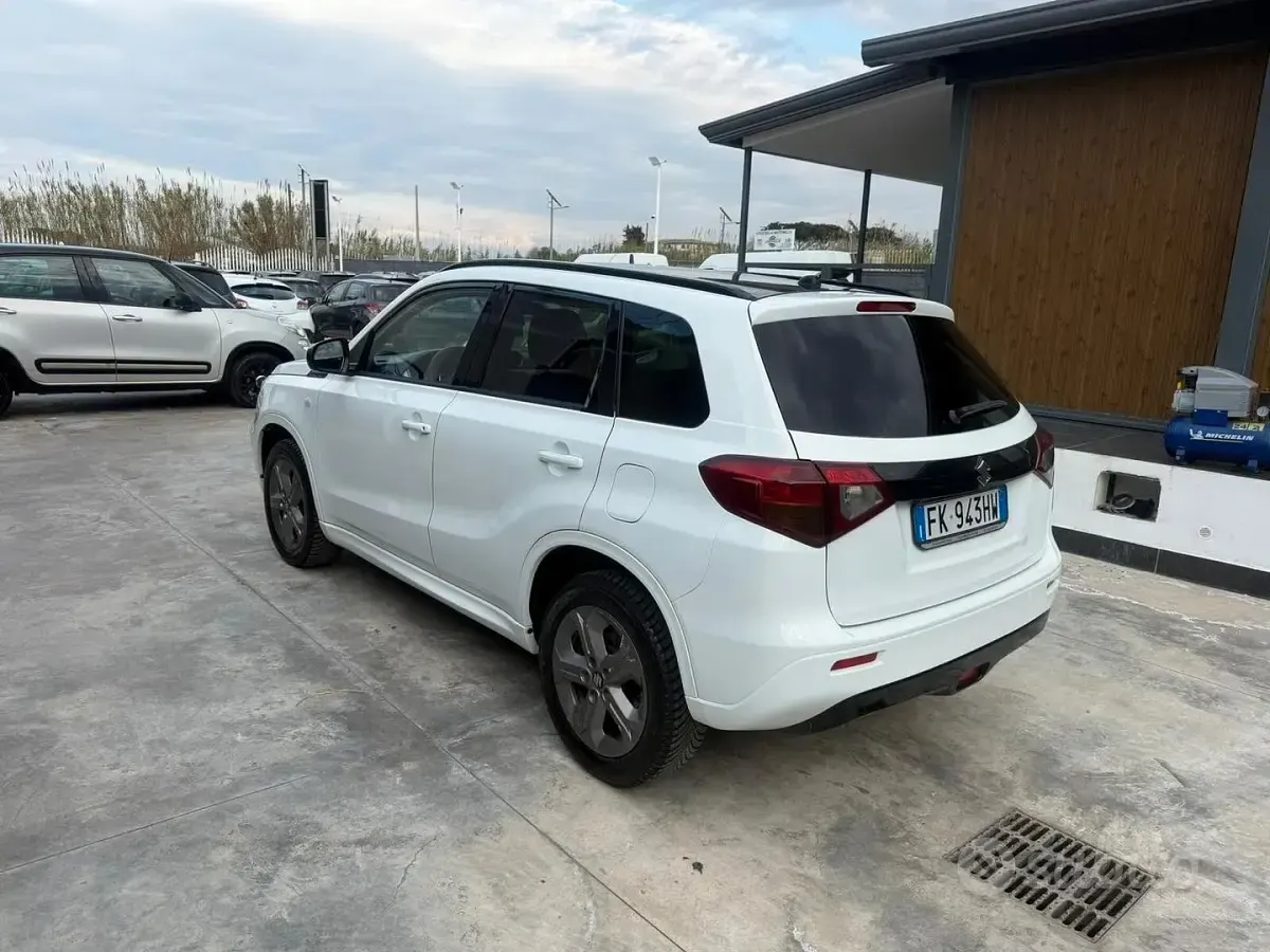 Second-hand Suzuki Vitara 120 CP (88 kW) 2017 Alb SUV