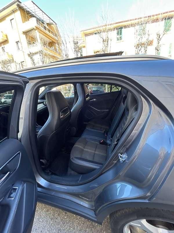 Usata Mercedes GLA200 Executive 136 CV (100 kW) 2018 Grigio SUV