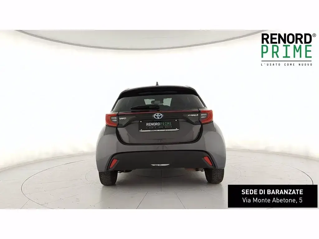 Usata Toyota Yaris Lounge 116 CV (85 kW) 2021 Grigio scuro Utilitaria