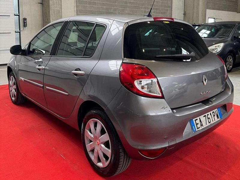 Usata Renault Clio III 75 CV (55 kW) 2010 Grigio Berlina