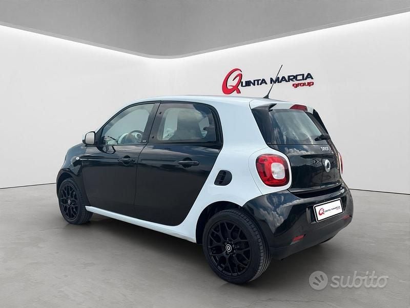 Usata Smart ForFour Passion 70 CV (51 kW) 2015 Nero Utilitaria