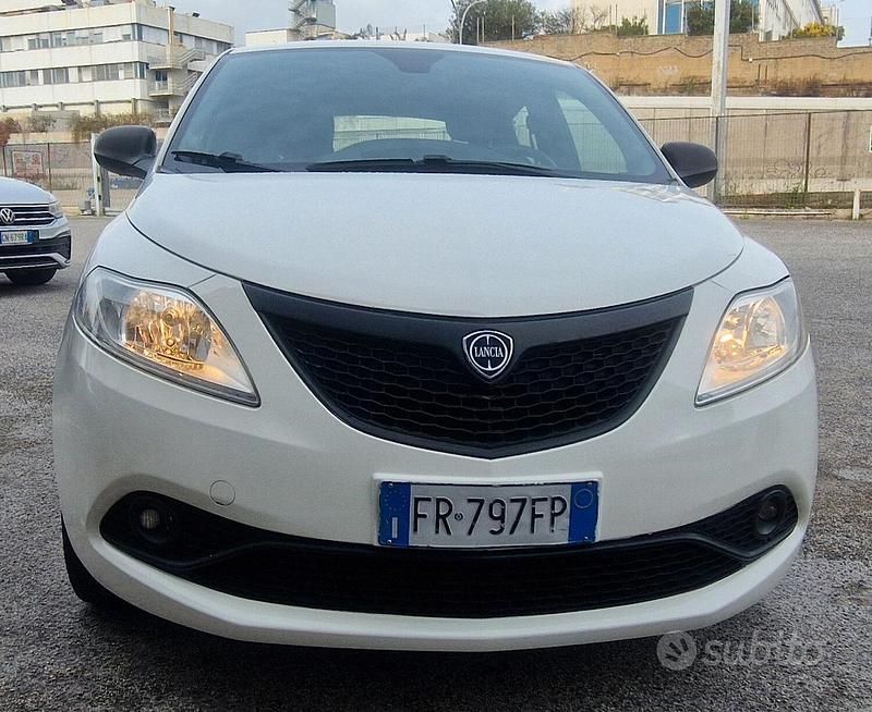 Usata Lancia Ypsilon Platinum 69 CV (50 kW) 2018 Beige Utilitaria