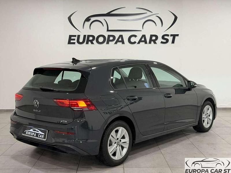 Usata VW Golf VIII Life 131 CV (96 kW) 2020 Grigio Utilitaria