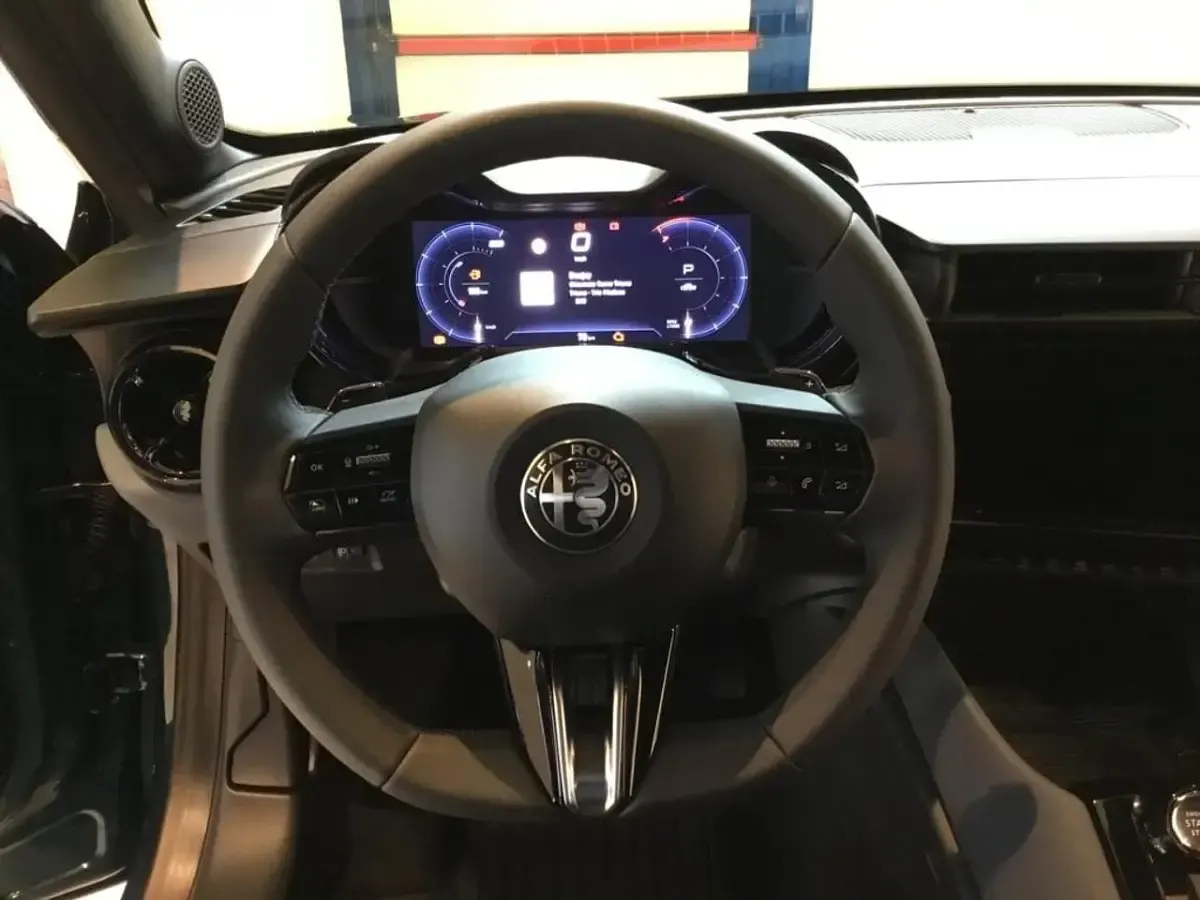 Usata Alfa Romeo Junior 114 kW (156 CV) 2025 Blu/azzurro SUV