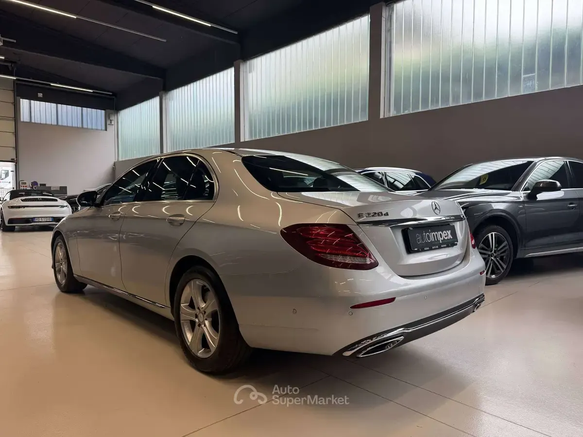 Usata Mercedes E220 194 CV (142 kW) 2017 Argento Berlina